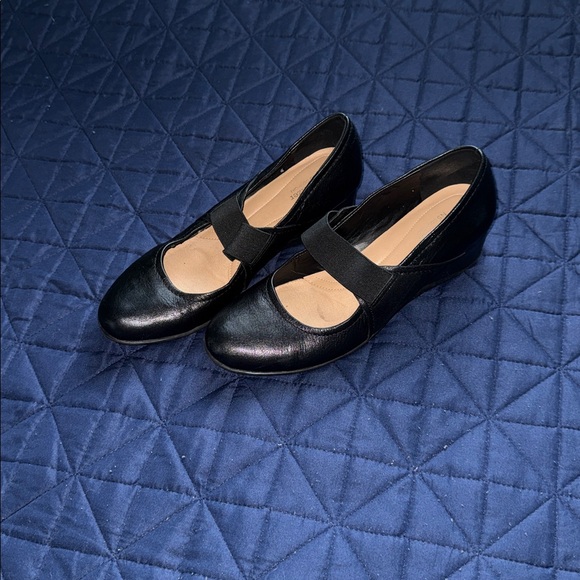 SOUL Naturalizer Black Women's Flats - Picture 3 of 4